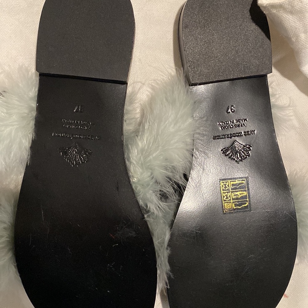 Avec Moderation Feathered Slides - image 2